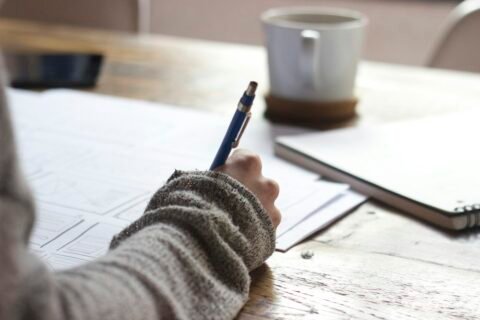 ClaudeDesk AI for Digital Product Creators: Generate Profitable eBooks, Mini-Courses & Prompt Vaults in Hours